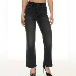 Aritzia/Denim Forum The Arlo High-Rise Stright Jeans in Black Size 26 (has spot)